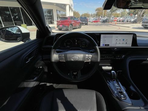 Used 2025 Toyota Crown Platinum image 13