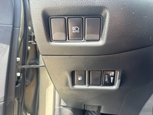 Used 2021 Toyota C-HR XLE FWD image 16