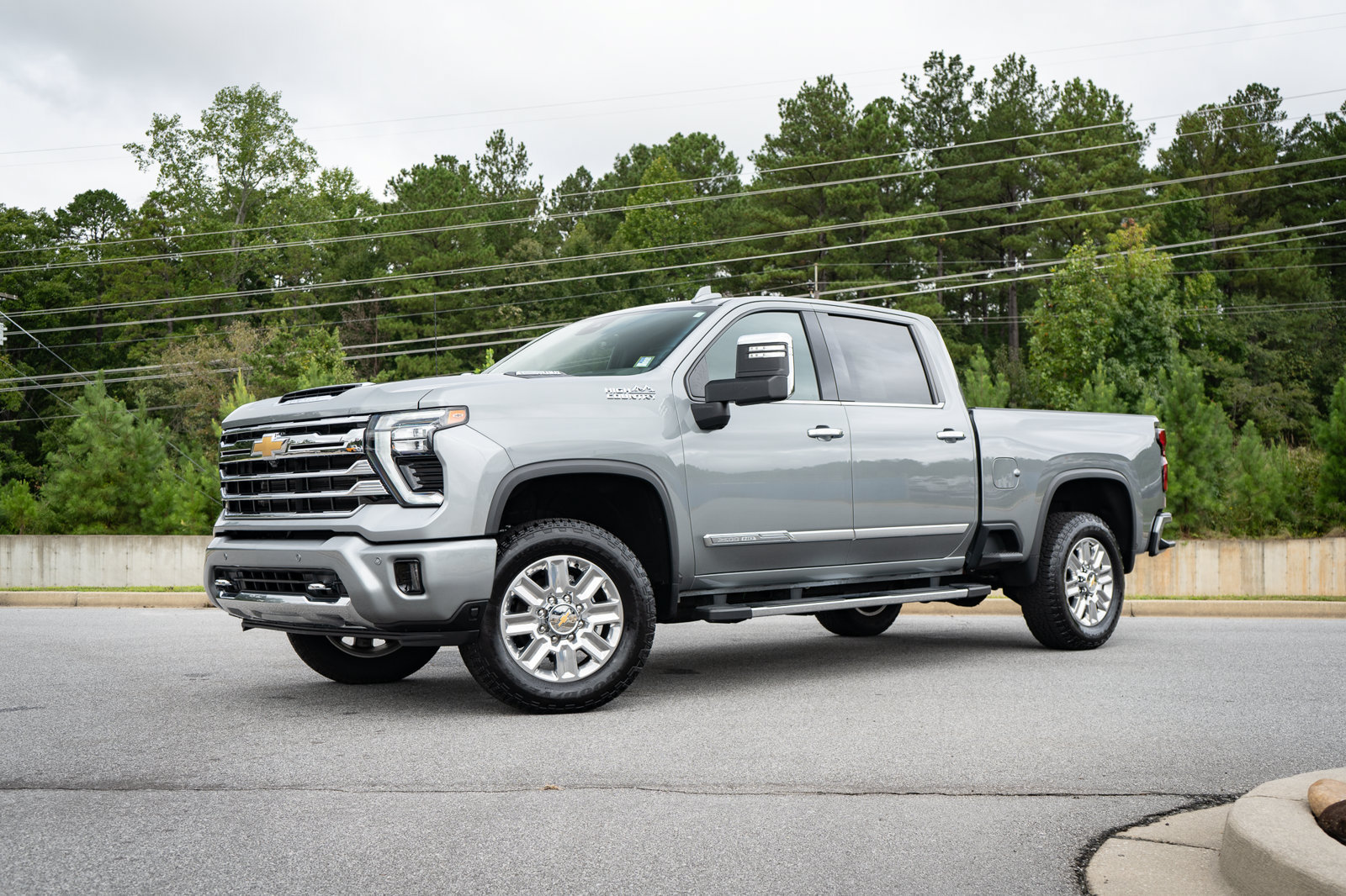 Used 2025 Chevrolet Silverado 2500 High Country w/ Technology Package AWD/4WD image 3