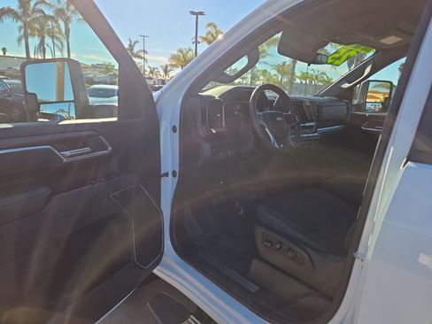 Used 2025 Chevrolet Silverado 2500 LT w/ Convenience Package image 19
