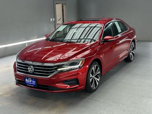 Used 2022 Volkswagen Passat 2.0T SE FWD image 3