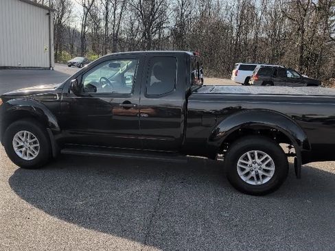 Used 2019 Nissan Frontier SV w/ Value Truck Package image 12
