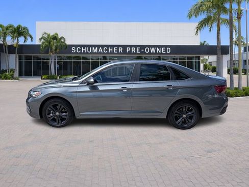 Used 2023 Volkswagen Jetta SE w/ Panoramic Sunroof Package FWD image 4