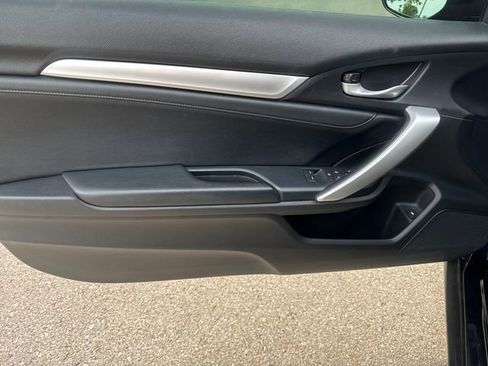 Used 2020 Honda Civic Touring image 9
