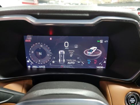 Certified 2024 GMC Canyon AT4 w/ Technology Package image 35