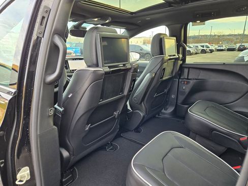 New 2026 Chrysler Pacifica Limited w/ Uconnect Theater Family Group image 26