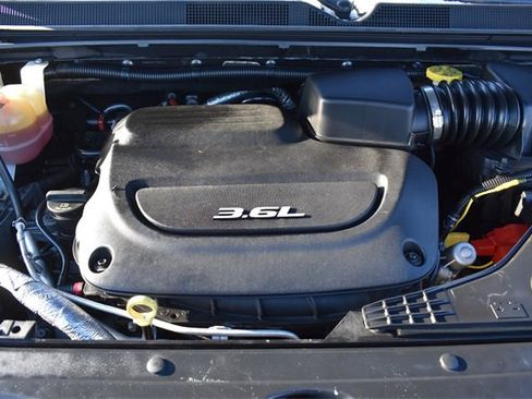 Used 2018 Chrysler Pacifica Touring-L image 34