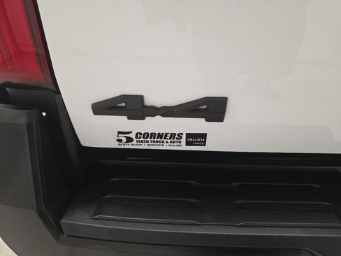 Used 2025 Toyota Tacoma SR AWD/4WD image 13