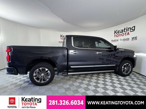 Used 2024 Chevrolet Silverado 1500 High Country w/ Technology Package AWD/4WD image 4