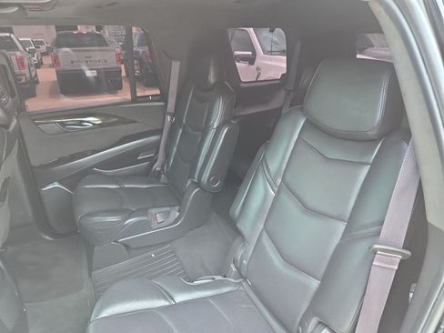 Used 2017 Cadillac Escalade Platinum AWD/4WD image 41