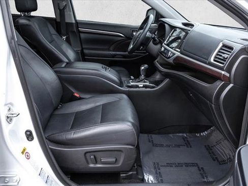 Used 2016 Toyota Highlander Limited Platinum image 28