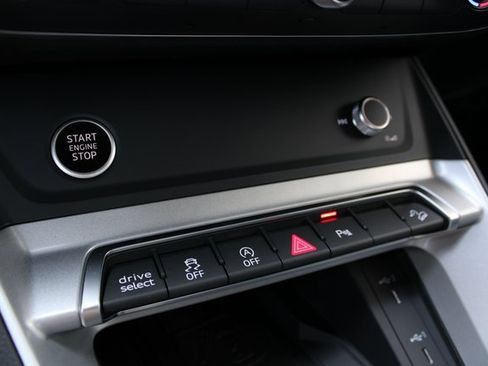 New 2025 Audi Q3 2.0T Premium image 7