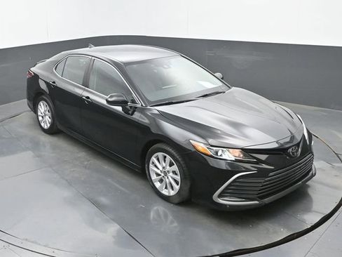 Used 2023 Toyota Camry LE image 29