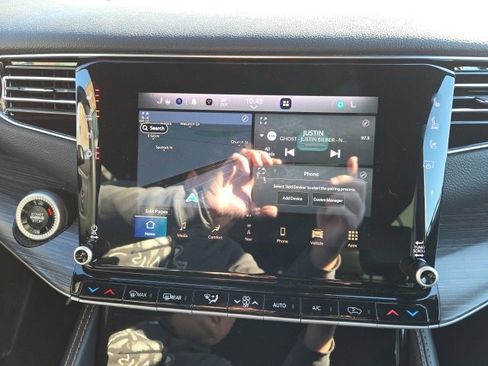 Used 2024 Jeep Wagoneer L Series II w/ Flexible Seating Group image 12