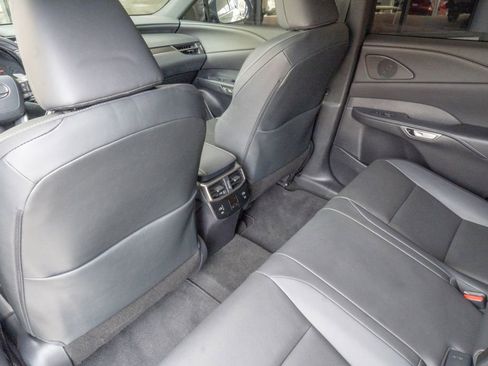 Used 2024 Lexus RX 350h w/ Convenience Package image 18