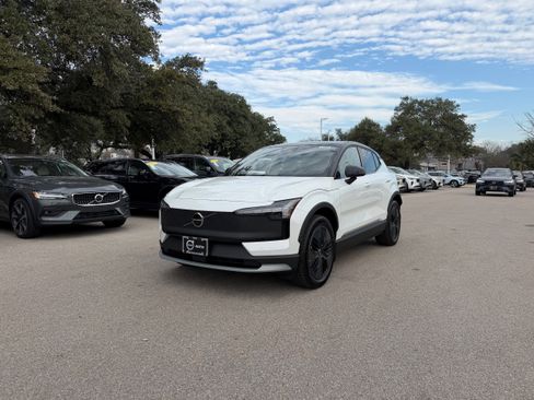 New 2026 Volvo EX30 Cross Country Ultra w/ Protection Package Premier AWD/4WD image 2
