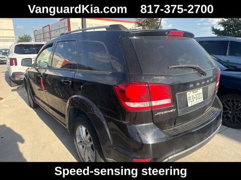 Used 2018 Dodge Journey SXT w/ Connectivity Group FWD image 4