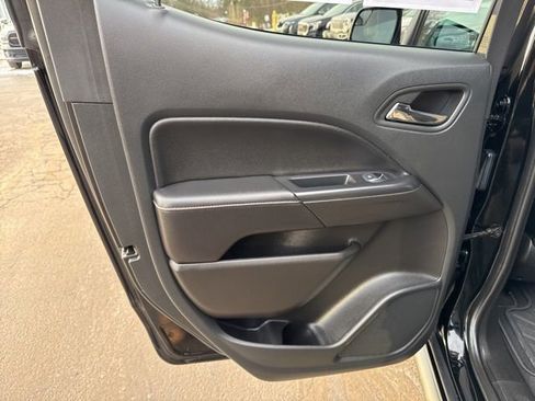 Used 2022 GMC Canyon AT4 image 17