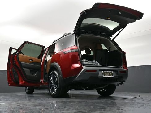 New 2026 Nissan Pathfinder Platinum image 41