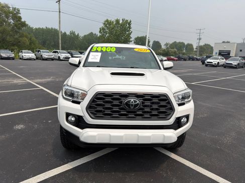 Used 2021 Toyota Tacoma TRD Sport AWD/4WD image 9