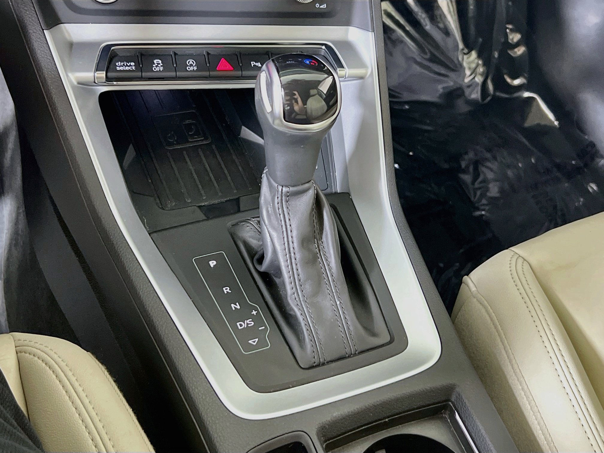 Used 2020 Audi Q3 2.0T Premium Plus w/ Premium Plus Package AWD/4WD image 16