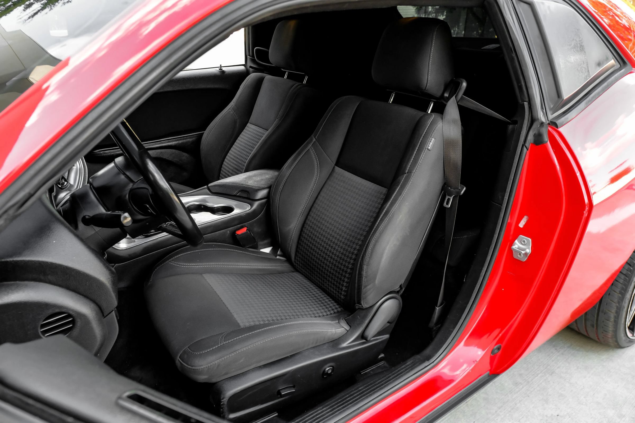 Used 2019 Dodge Challenger SXT RWD image 38