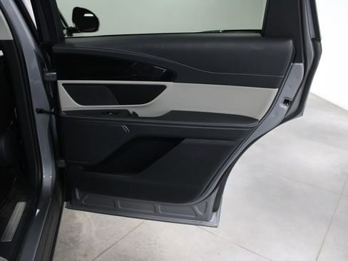 Used 2024 Lincoln Nautilus Reserve image 36