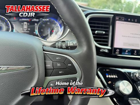 Used 2023 Chrysler Pacifica Touring-L FWD image 19