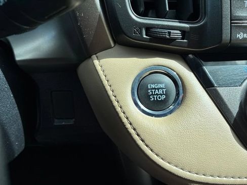 Used 2013 Toyota RAV4 Limited AWD/4WD image 21
