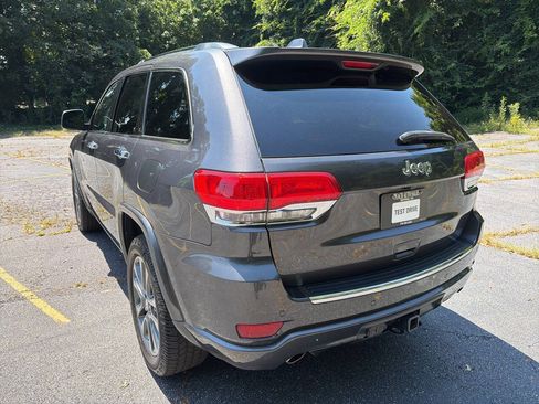 Used 2018 Jeep Grand Cherokee Overland AWD/4WD image 5