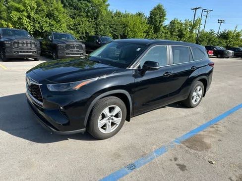 Used 2023 Toyota Highlander LE FWD image 15