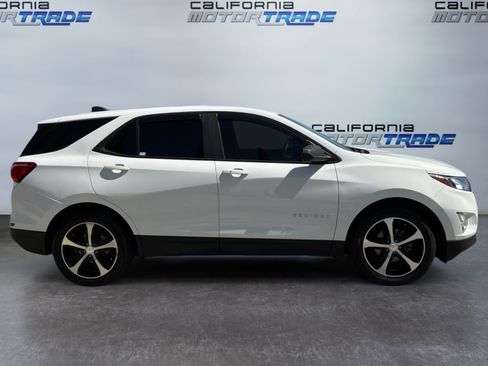 Used 2021 Chevrolet Equinox LS w/ LS Convenience Package FWD image 4