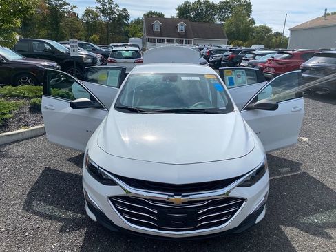 Used 2023 Chevrolet Malibu LS image 28