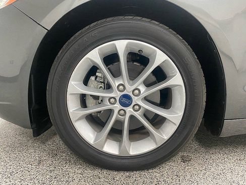 Used 2020 Ford Fusion SE image 26