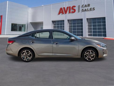 Used 2024 Nissan Sentra SV image 5