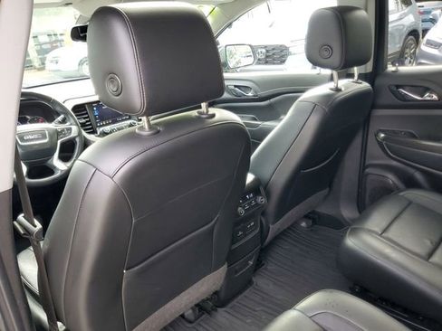 Used 2020 GMC Acadia SLT w/ Driver Alert Package II image 12