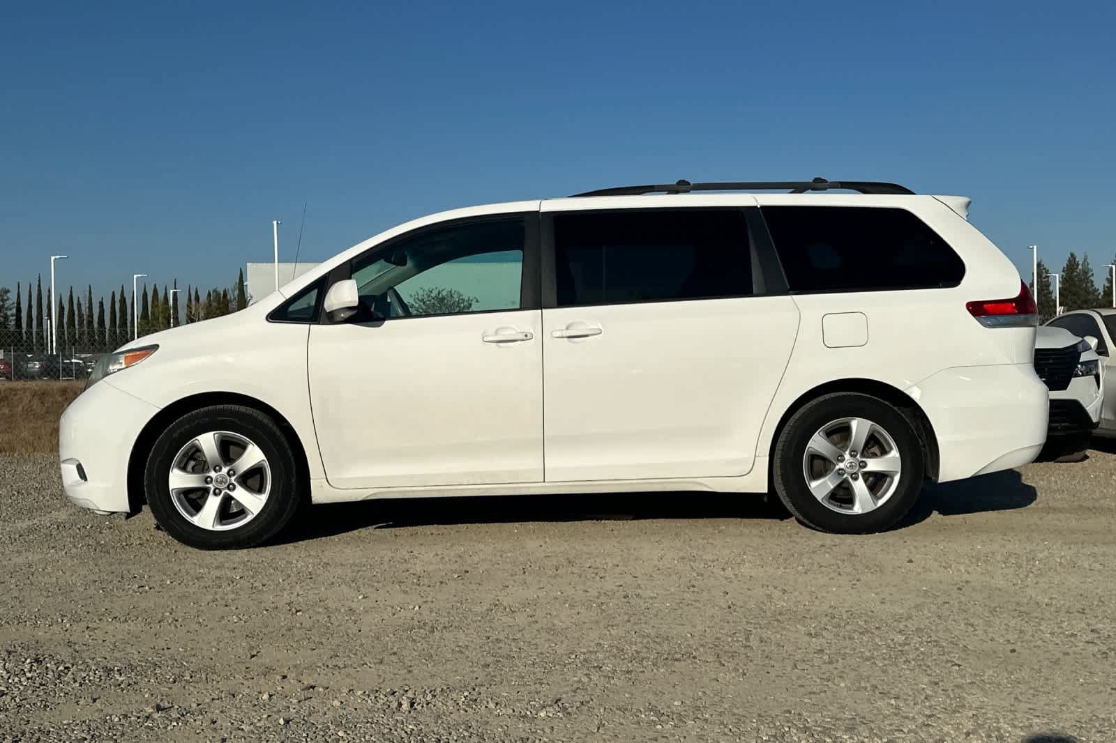 Used 2011 Toyota Sienna LE FWD image 6