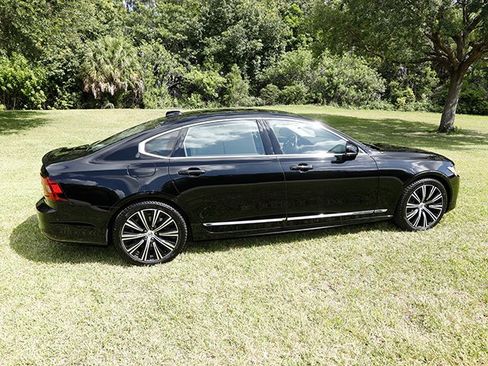Used 2023 Volvo S90 B6 Plus AWD/4WD image 3