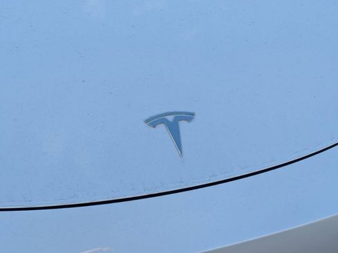 Used 2021 Tesla Model Y Long Range image 11