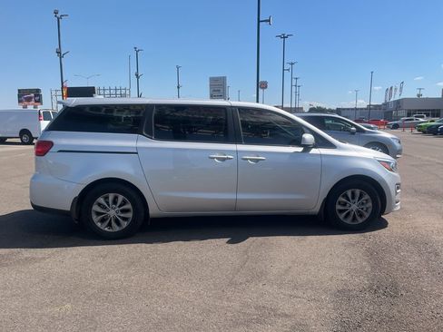 Used 2020 Kia Sedona LX image 7