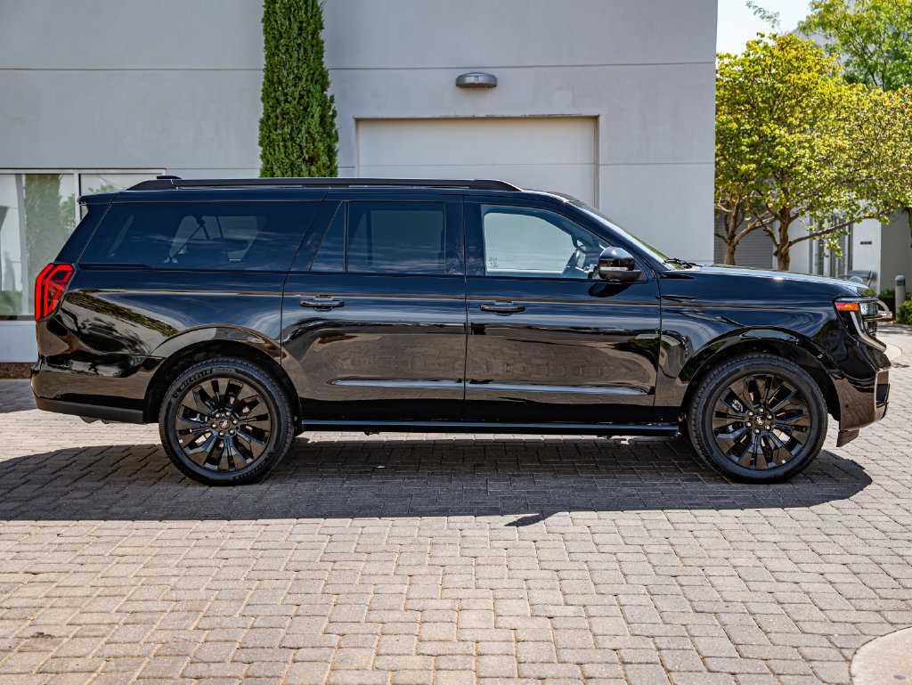 Used 2025 Ford Expedition Max Platinum w/ Stealth Appearance Package AWD/4WD image 4