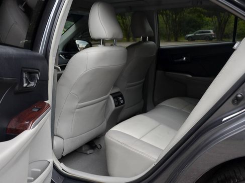Used 2014 Toyota Camry XLE w/ Leather Package FWD image 12