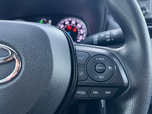 Used 2021 Toyota RAV4 LE image 28