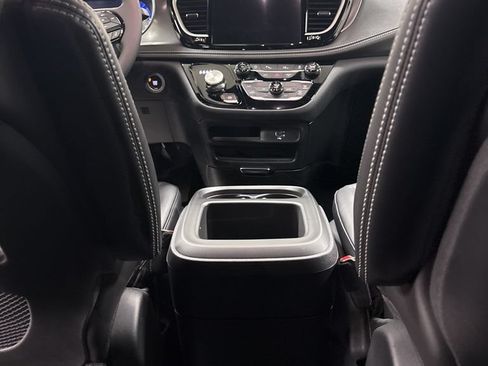 New 2026 Chrysler Pacifica Select w/ S Appearance Package FWD image 21