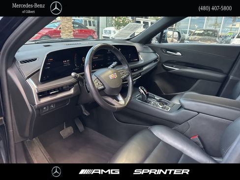 Used 2024 Cadillac XT4 Luxury w/ Cold Weather Package image 10