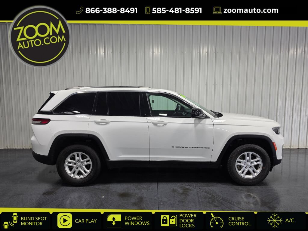Used 2024 Jeep Grand Cherokee Laredo RWD image 1