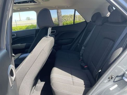 Used 2023 Hyundai Venue SEL FWD image 23