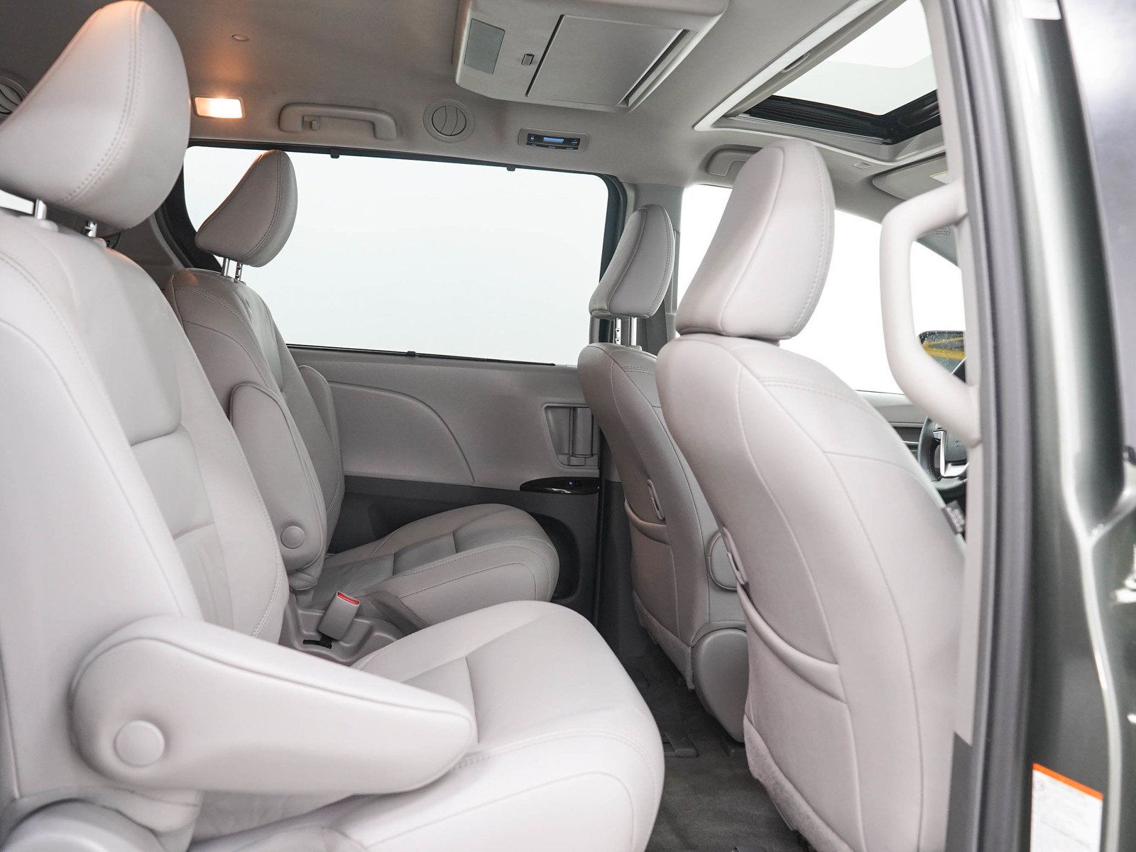 Used 2019 Toyota Sienna XLE Premium w/ Outdoor Package AWD/4WD image 14