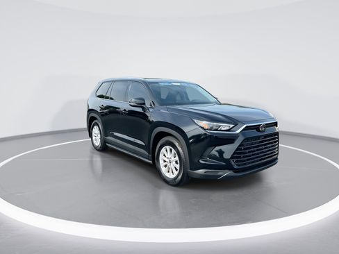 Used 2024 Toyota Grand Highlander FWD image 2
