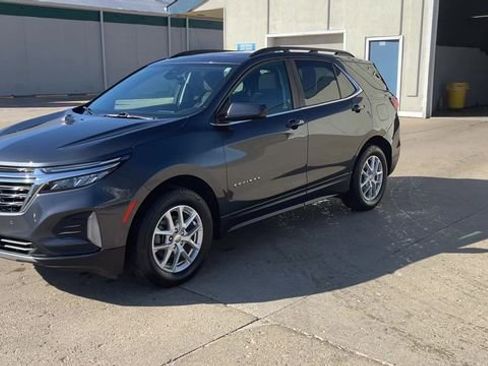 Used 2023 Chevrolet Equinox LT image 4